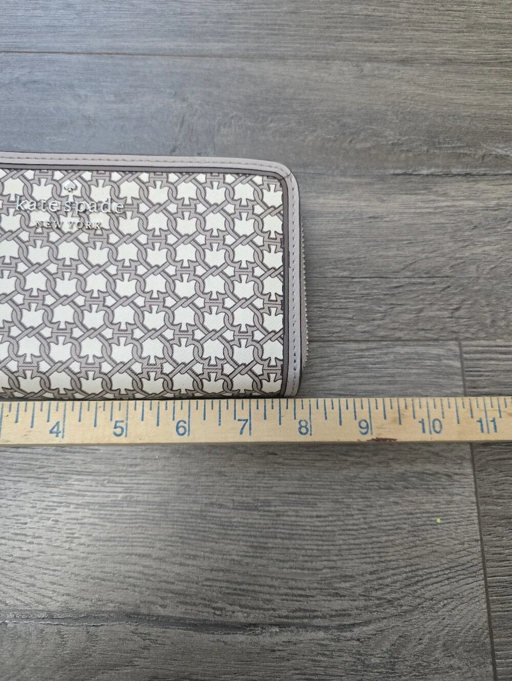 Kate Spade Spade Link Large Continental Wallet in a cream/tan geo pattern